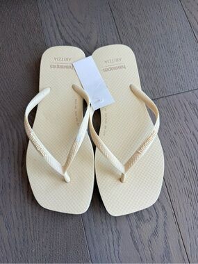 Havaianas Women’s Yellow Flip Flops